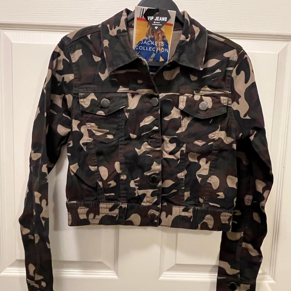 NWT VIP Black and Tan Jean Jacket Cropped Style